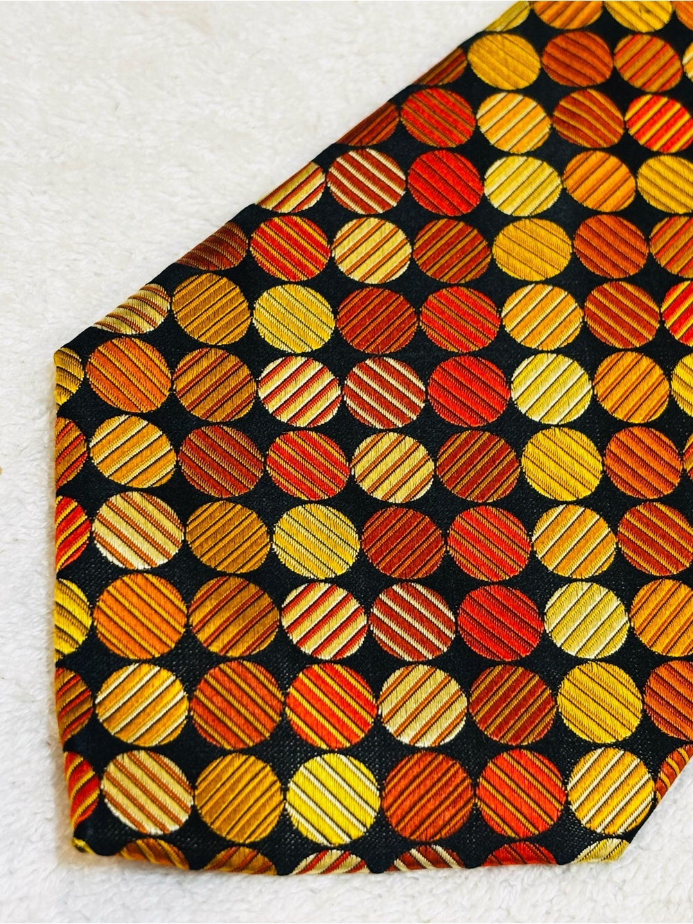 Brand New Stylish Tie By Geoffrey Beene